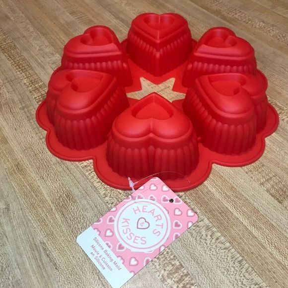 Silicone Heart Shaped Baking Mold - Picture 3 of 6